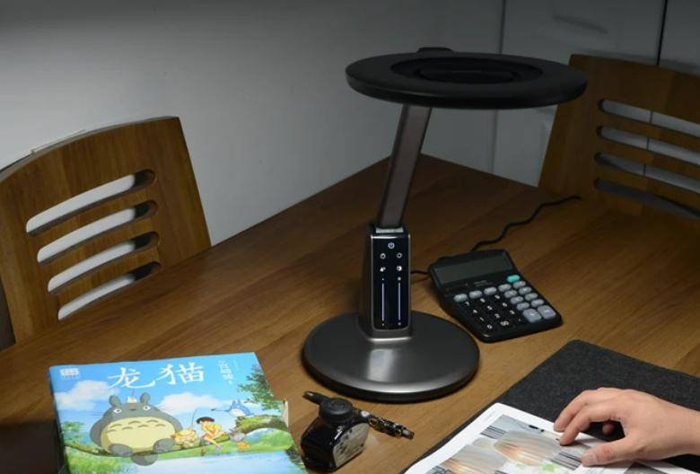 孩子看书用白光还是暖白光好呢?专业实测五大口碑护眼台灯