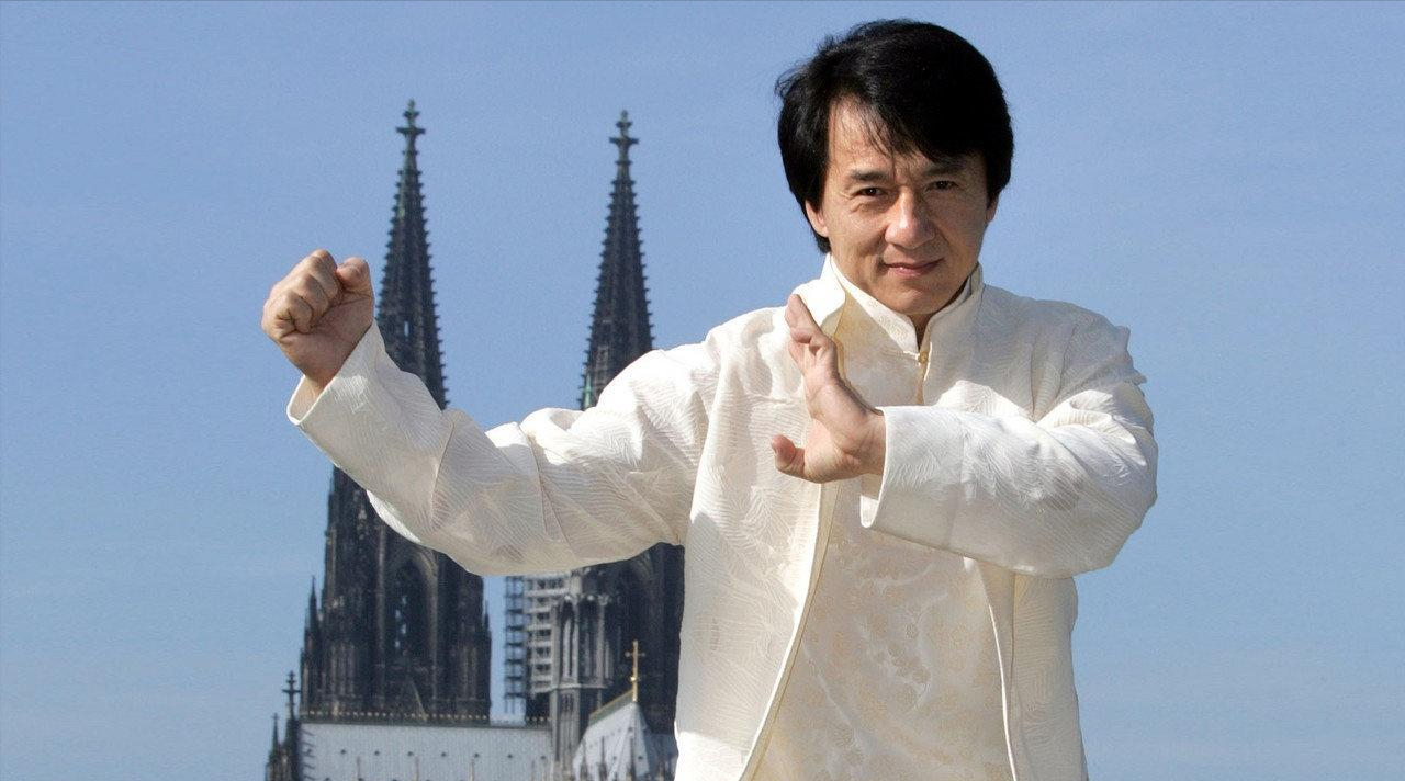 香港这一夜,古天乐脸垮成蜡像,曾志伟胖一圈,70岁成龙赢麻了_明星