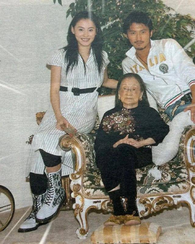 张柏芝怀4胎,秘密待产,一个月没更新社交动态_谢霆锋_本人_消息
