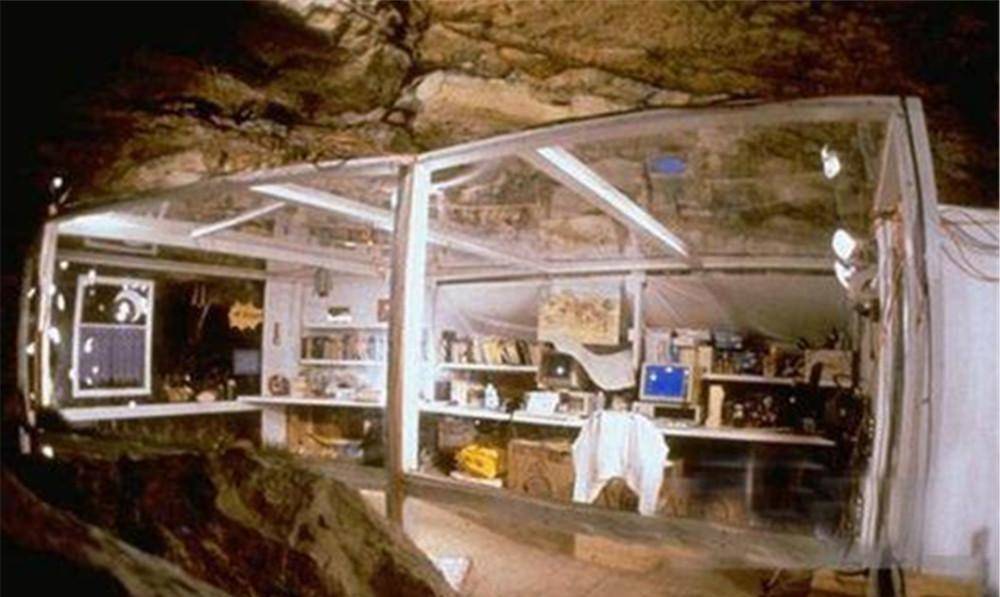 这名女性被"关"在地洞上百天,只为了证明:时间或许并不存在_生活_洞穴