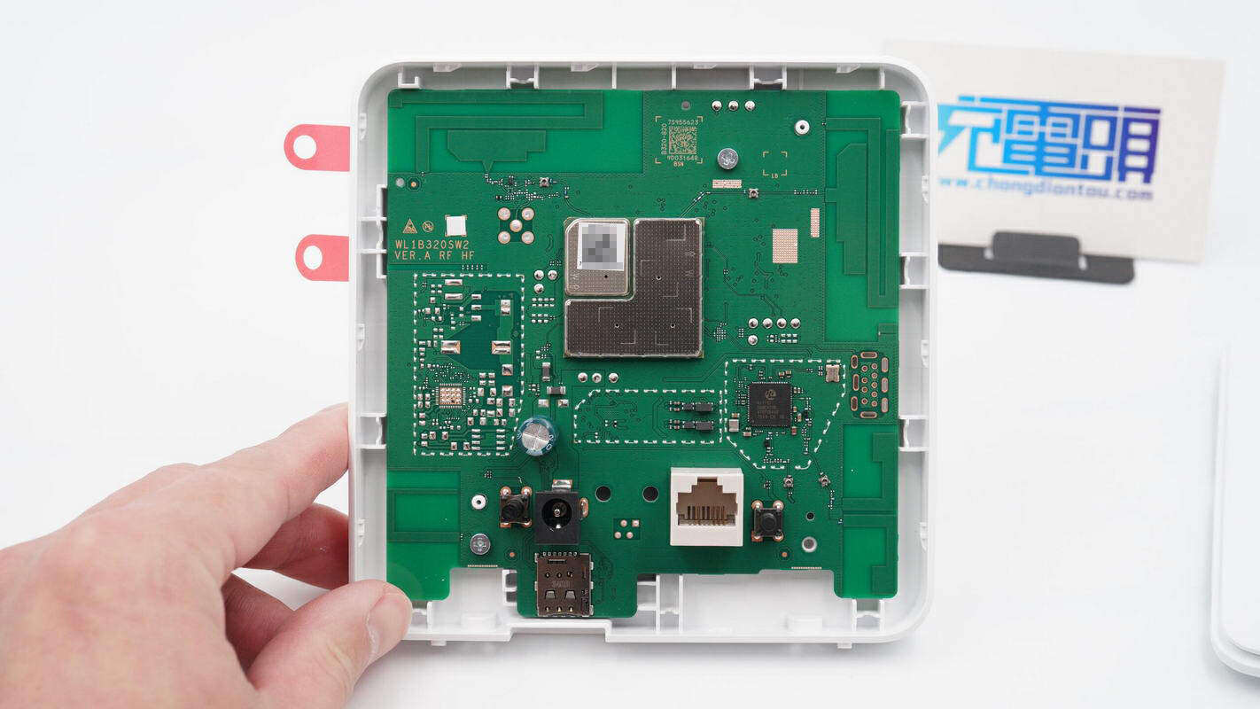 选路由器果然还得看华为,华为移动路由2拆解_特写_支持_机身