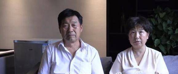 别的不说,姚策病重住院了,杜新枝怎么还能在直播中