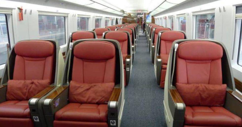 传说中的高铁一等座,一千多块一张,但是体验却差太多_高铁上_车厢