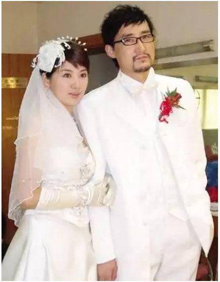 她演一部戏吃一辈子,二婚嫁给姐弟恋,现如今老公红到让人妒忌_李琳
