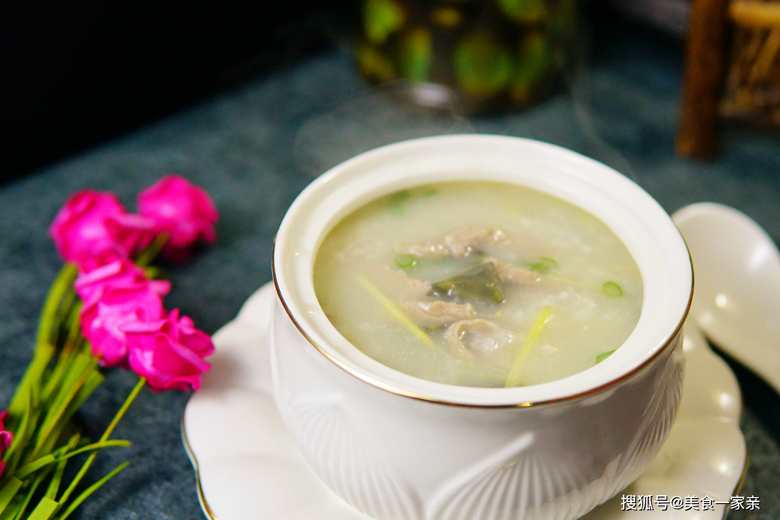 做皮蛋瘦肉粥,直接放皮蛋煮可不行,记住这3点,鲜美不腥!_做法_大米_因