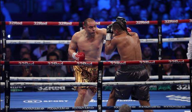 只击败了赫尔戈维奇和乔伊斯两位著名拳手,而帕克的对手是约书亚亚洲