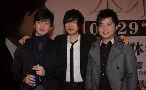 但是这个组合并没有很久,2002年,李健宣布退出了水木年华这个组合