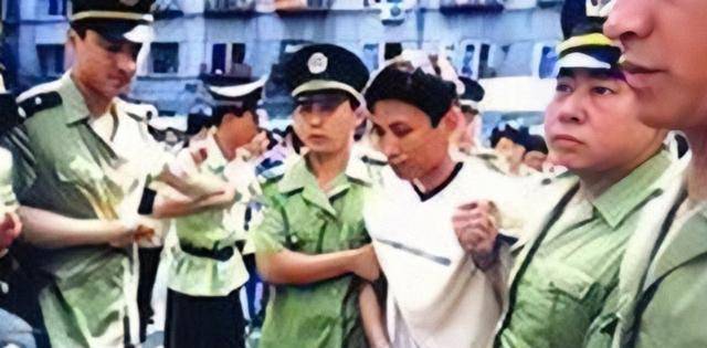 教父刘涌:与警察枪战,抽刘德华耳光,被捕时吞200颗安眠药