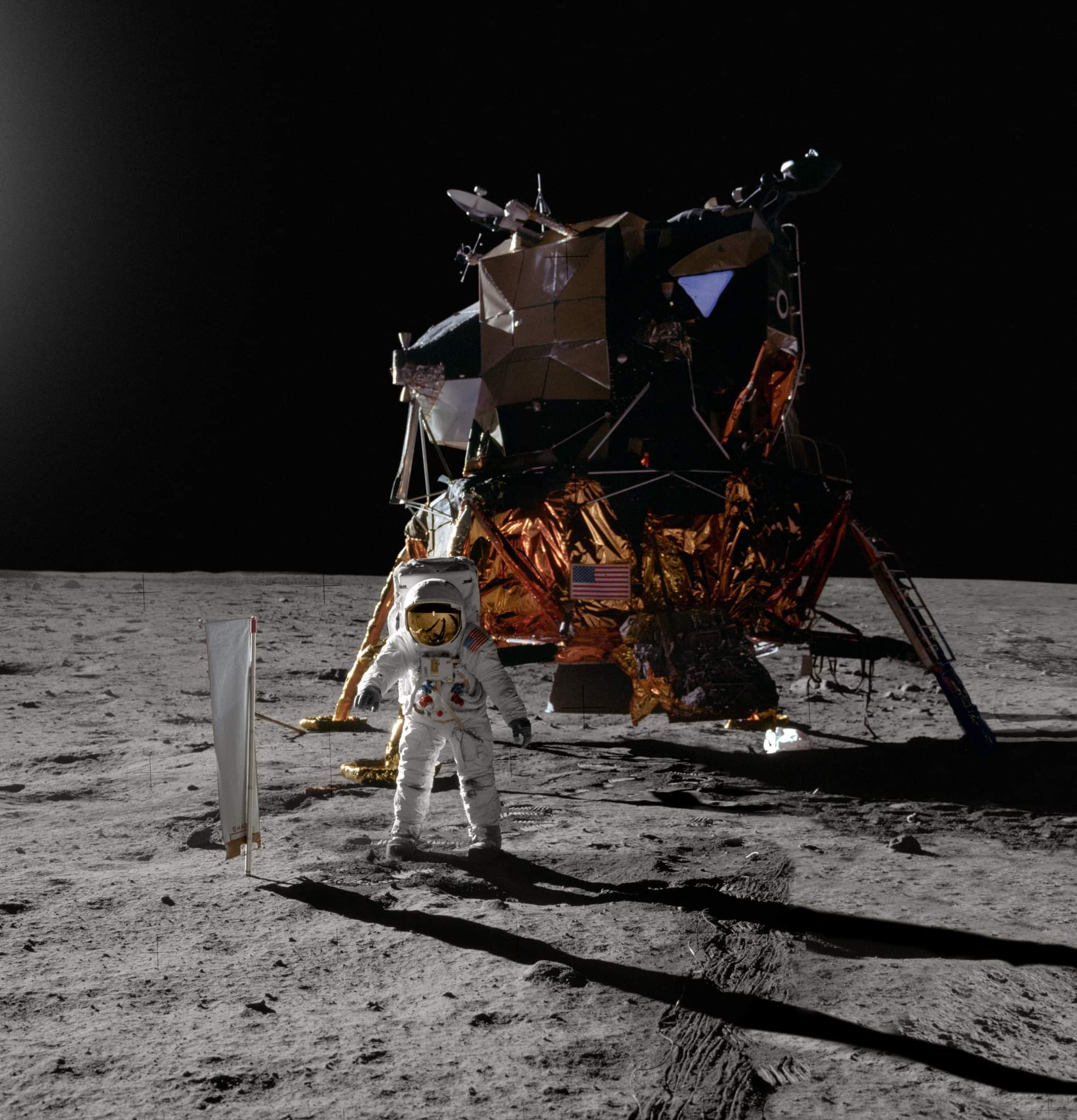 月面留影:阿波罗11号上的登月双人照背后的故事