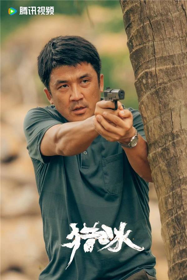 据悉,张宏威在剧中饰演的桂城市禁毒大队队长夏建斌