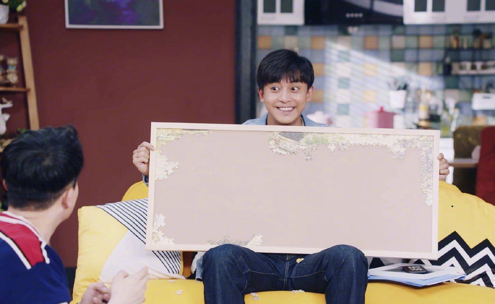 李佳航更新微博简介,仅用2字代替.