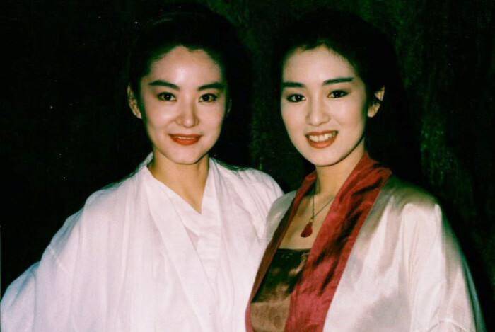 里面,虽然有林青霞和巩俐这样的巨星在,但当时张敏饰演的阿紫也依旧抢