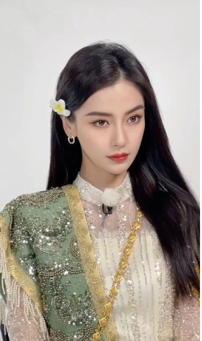 笑不活了,angelababy在英国参加活动,网友评论笑死人_杨颖_邓超