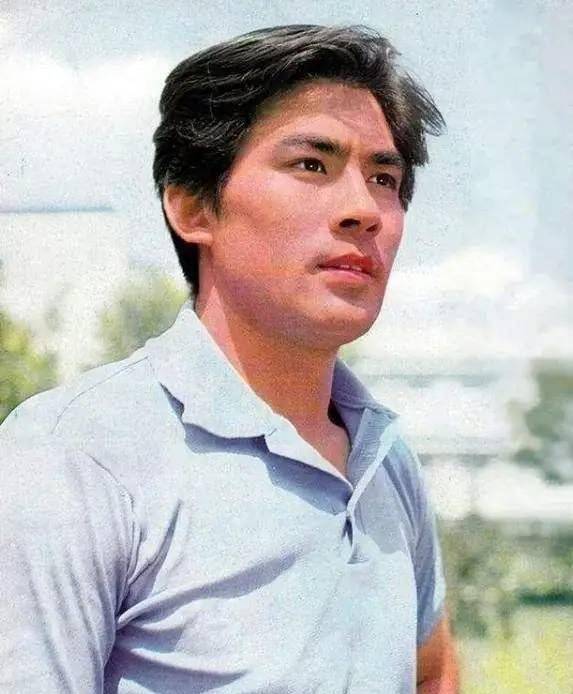 1994年舞台,朱时茂大变活人,充当道具的女孩,如今已经红遍全国_梅婷