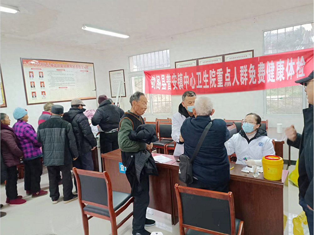 剑阁县普安镇开展"志愿惠民一年一度送健康"免费体检活动_村民_医生