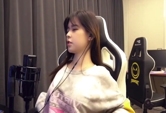 沫子自曝刚出道时经历,5个人一起住酒店,网友:16岁玩这么花_生活_直播