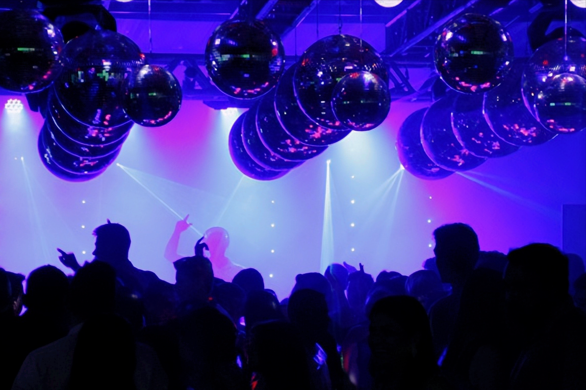 春节大假结束成都莎莎舞厅的价格回归正常,大家又可开心乐了_美女