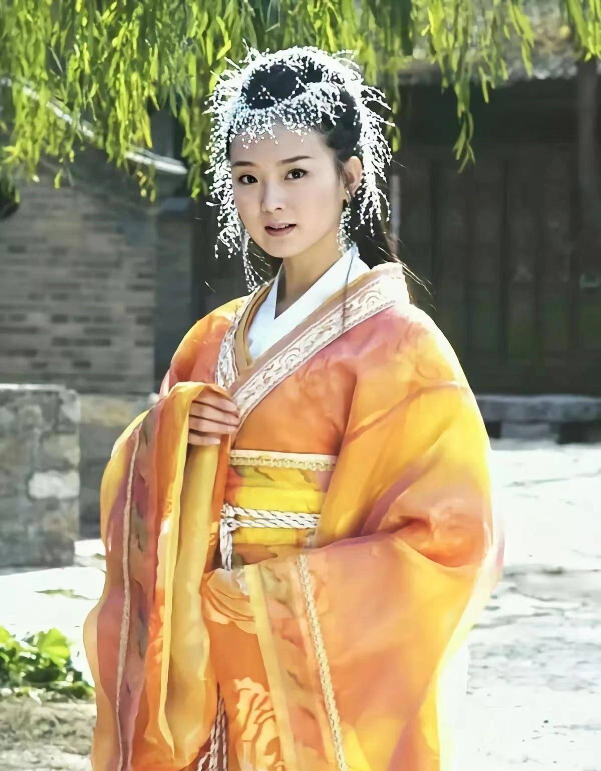 《天长地久》的拍摄,之后,《梅花烙》的导演也是十分的欣赏王艳,在一