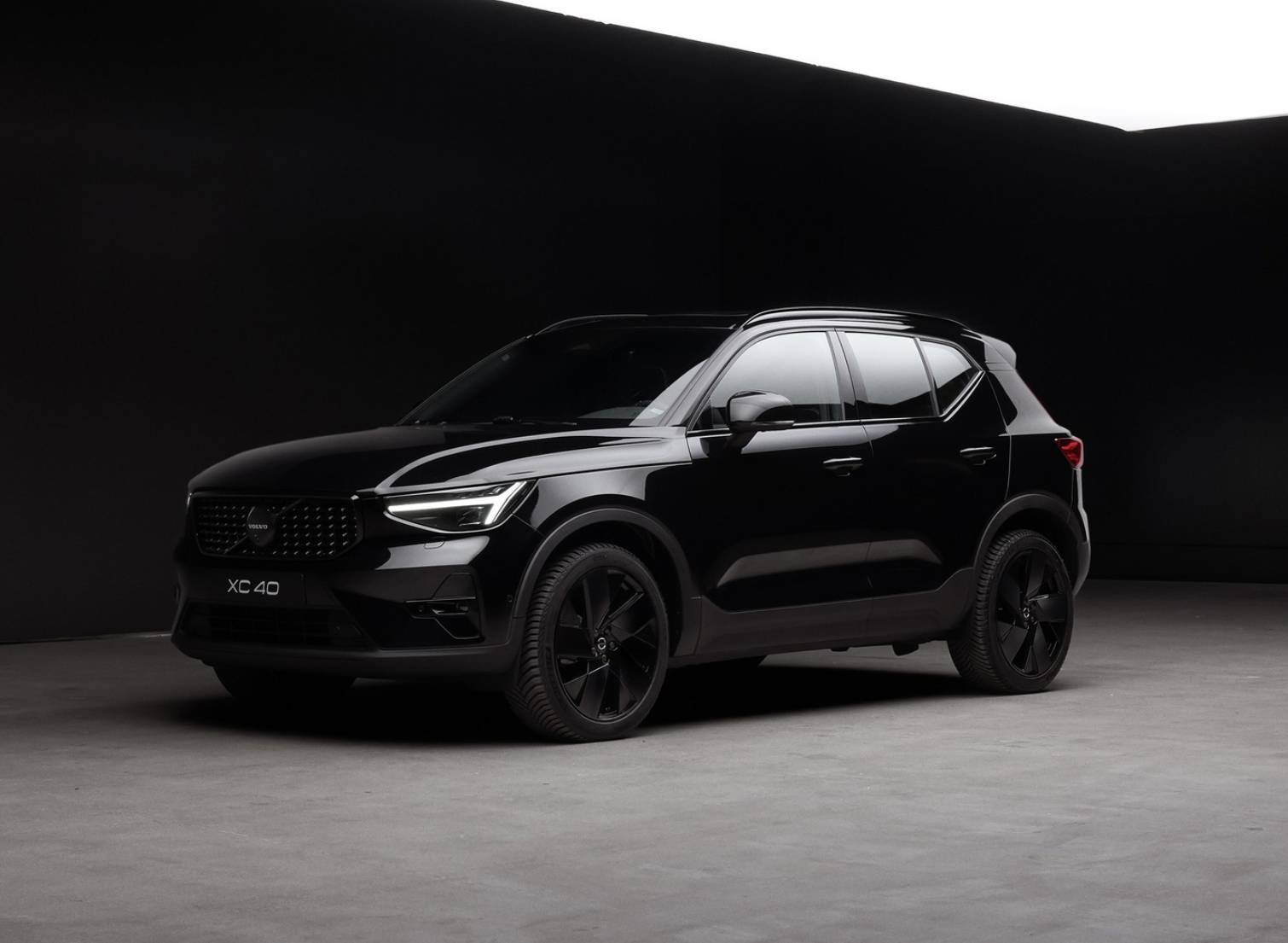 新年新气象,沃尔沃电车改名!"黑武士"配色来了_搜狐汽车_搜狐网