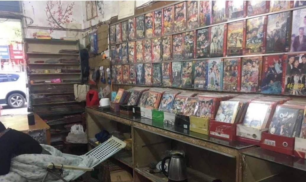 2003年,烟台一对情侣被勒死在出租屋内,同居的另一