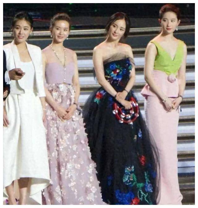 明星脸蛋骗人不浅,真实身高名不副实,你中招了吗?_女神_官方_舞台