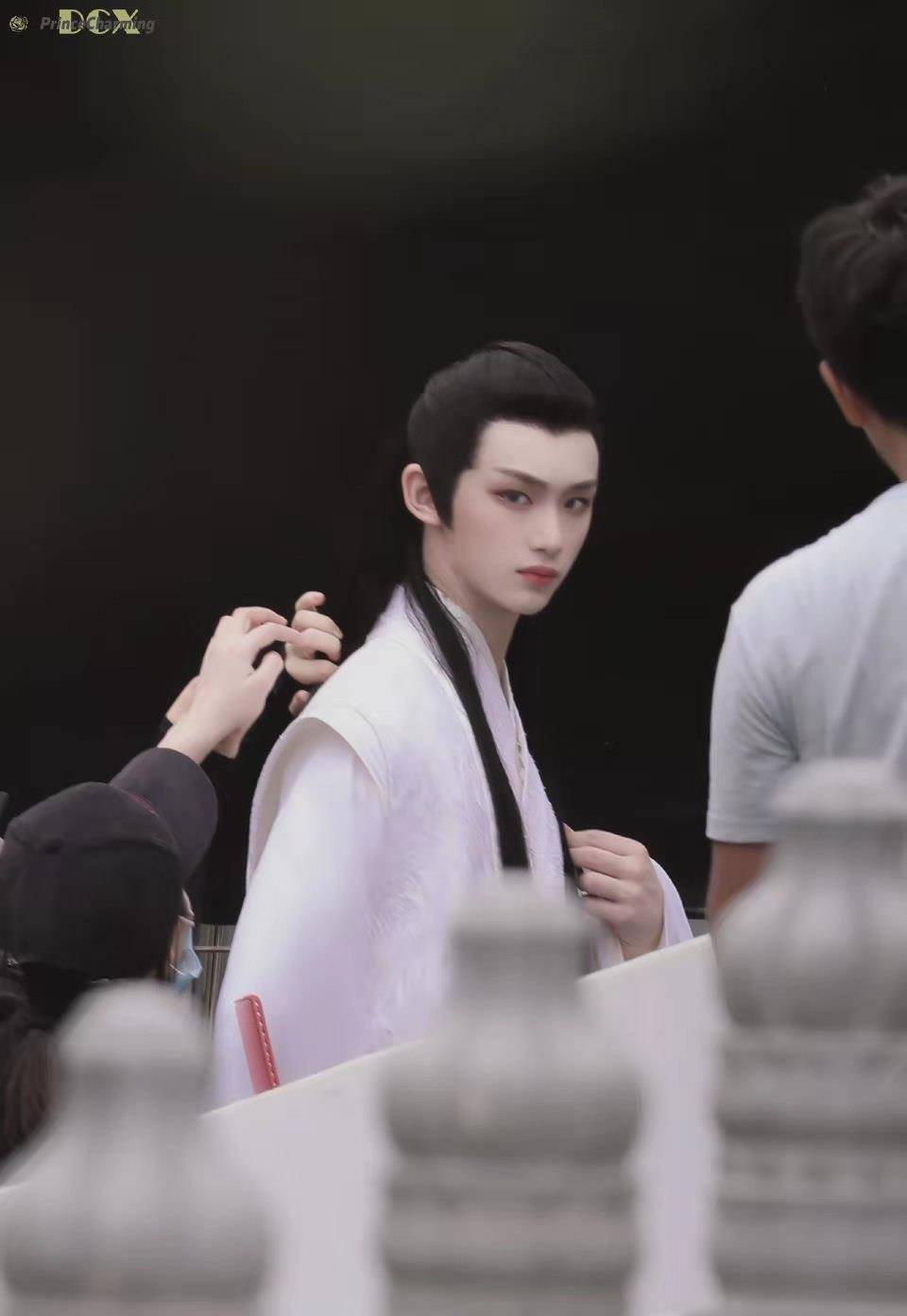 丁程鑫谣言终于澄清,晒电影杀青照自证清白,天官赐福书粉给他道歉