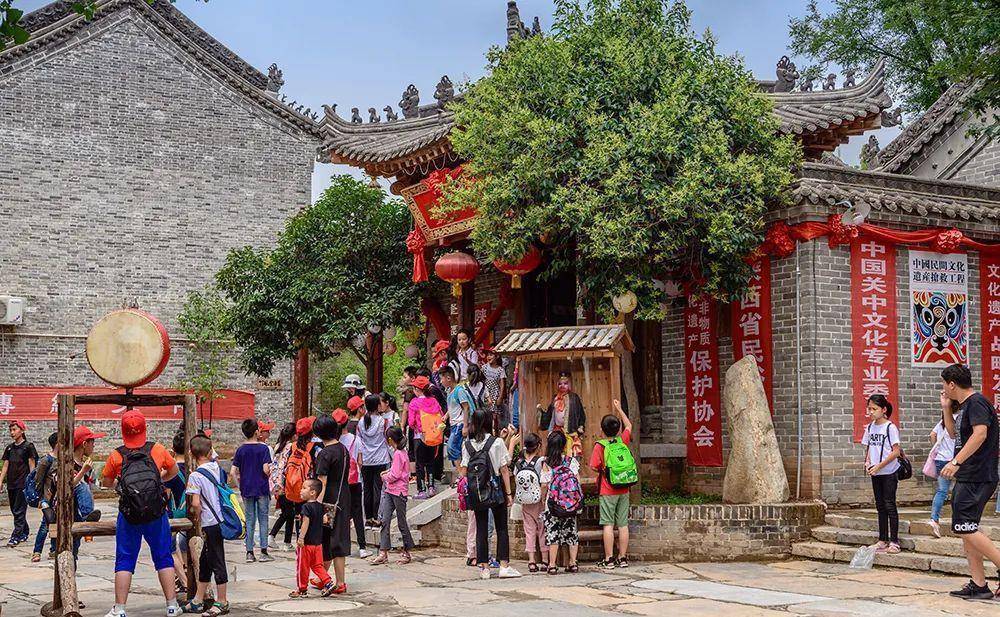袁家村据说有上千年历史,它的具体行政规划属于陕西的礼泉,整个袁家村