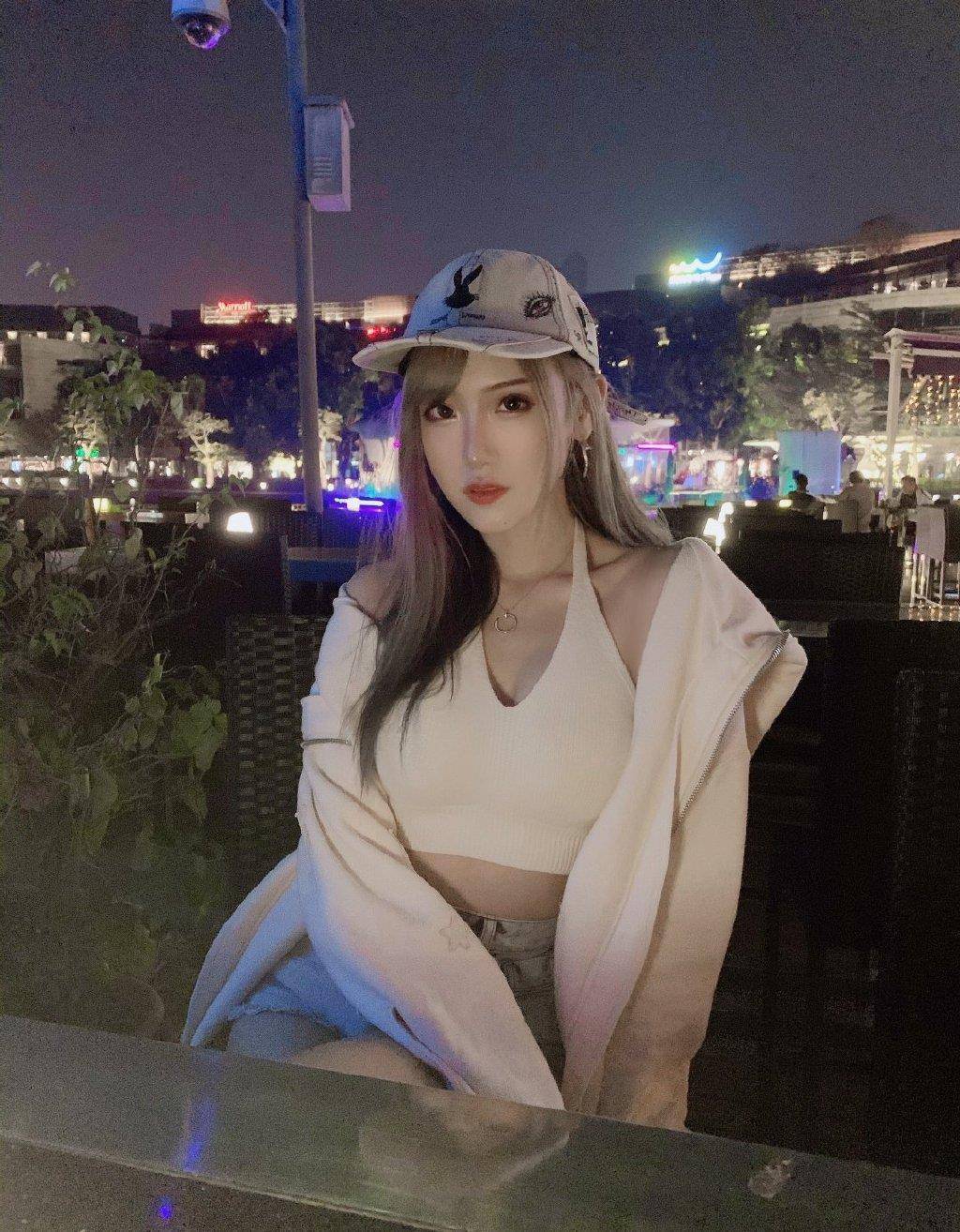 腐团儿又晒全身照秀时尚,不料大长腿没人关注,这一