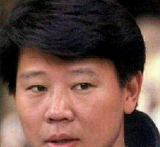 德云社旧照片郭德纲乌黑头发带银项链于谦和媳妇卖萌岳云鹏站姿耍帅郭