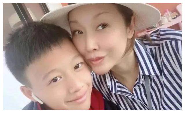 51岁孙悦惊艳复出,儿子成为最大动力,精彩故事揭秘_母爱_音乐_陪伴着