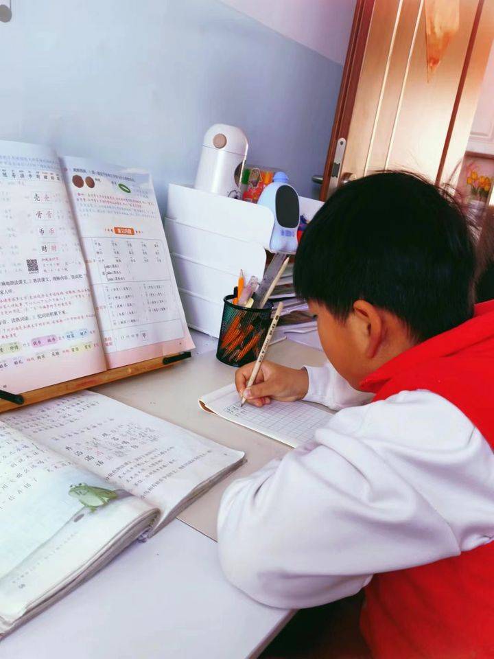 马上要结束寒假了,孩子的寒假作业怎么样了?_同学_计划_年级