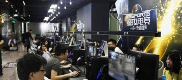 3年前,周杰伦花2000万开的网吧,300元一小时粉丝还很积极?