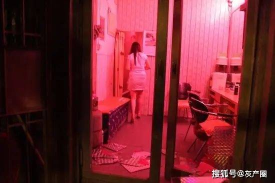 潘教授将中国从事性交易的女性分为多个层次,共七种类型:捧场对象主要