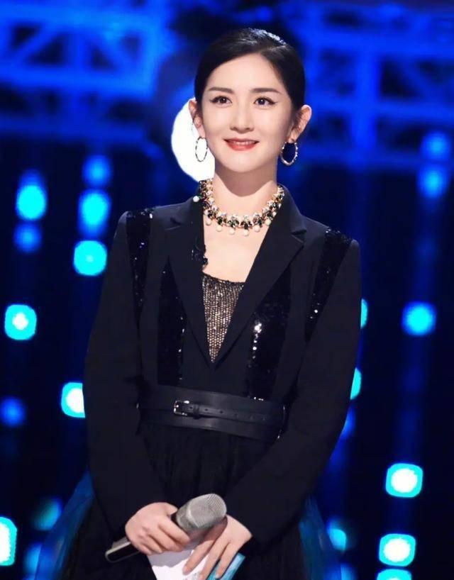 一个受欢迎的公众人物必须有自我管理和对他人的责任感,但锡耶纳在这