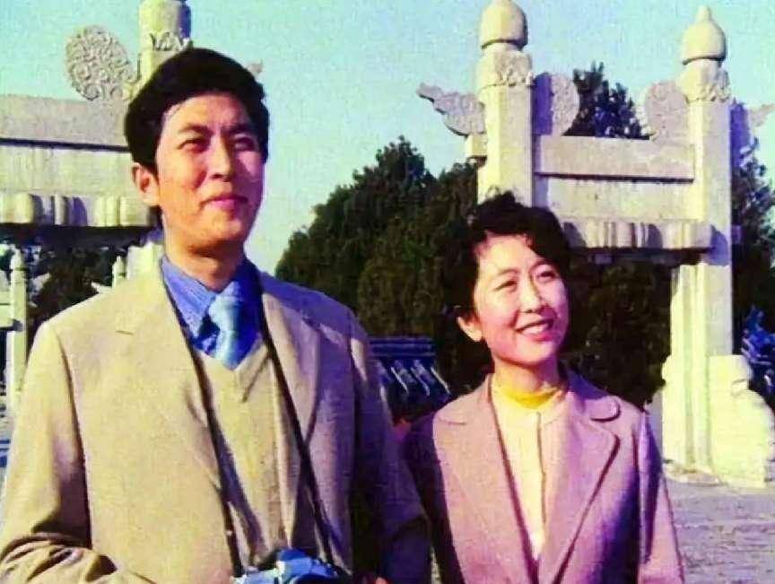 唐国强现状:国内淘金,妻儿在国外花,为残疾儿子的婚恋担心_唐英涵