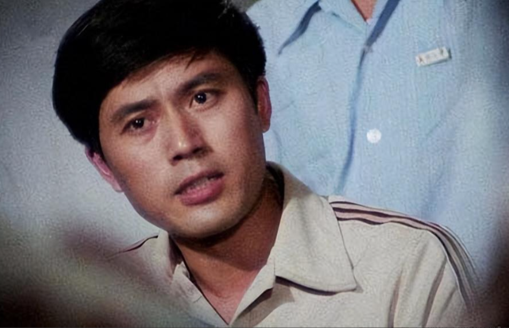 他25岁成名,一见钟情妻子,一生0绯闻,38年后女儿成为骄傲_王伟平_女孩