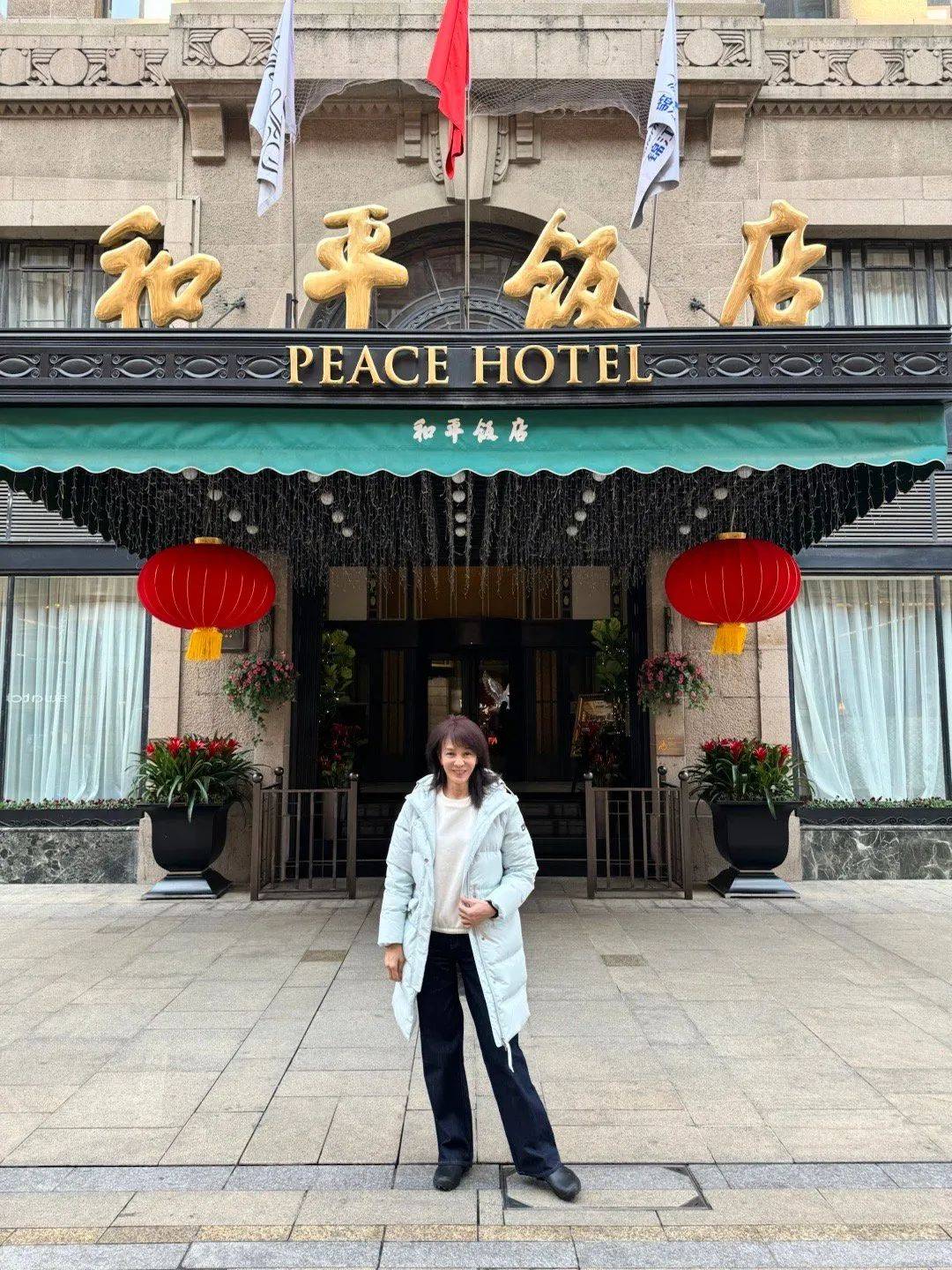 67岁郑裕玲勇闯好莱坞,英语采访《沙丘2》演员,还教甜茶说粤语_香港
