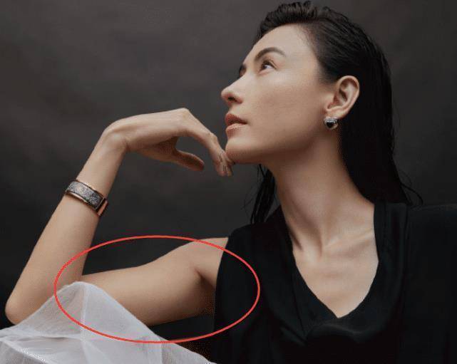 张柏芝穿无袖装拍大片,生图手臂壮实,后期却把肌肉和纹身p掉了_胳膊