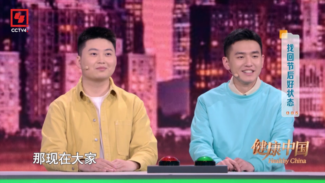 第二组嘉宾是规培医师杨浡和他的堂兄弟熊竞宇,杨