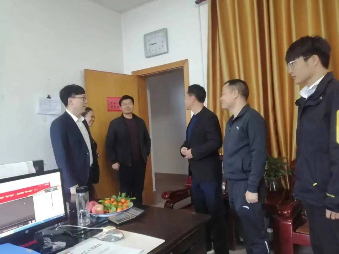 由该局主要领导为总值班责任人,班子其他成员为日值班责任人,部分机关