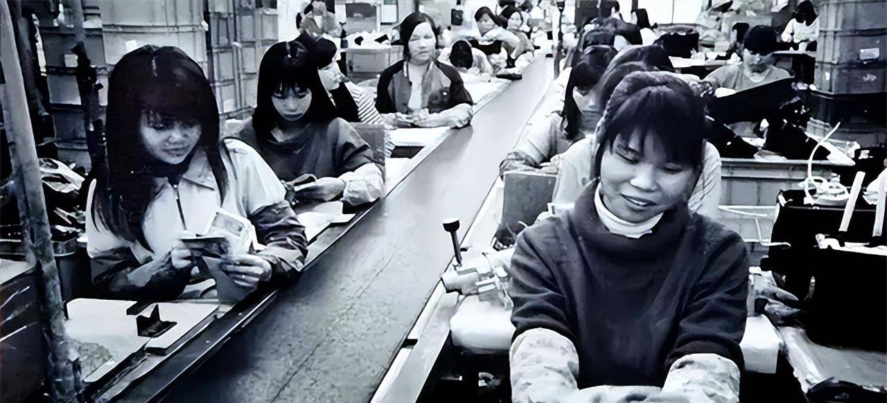 1995年,东莞殡仪馆一"女尸"离奇复活,之后成为大画家回来报恩_翠菊