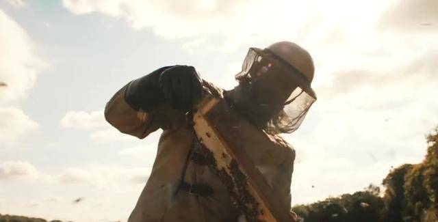 杰森·斯坦森《养蜂人2》:精彩演绎好莱坞式的反诈复仇_电影_诈骗