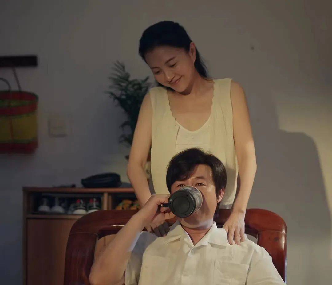 整天围绕老公孩子转,有种典型的农村妇女的感觉,加上包文婧的气质不强