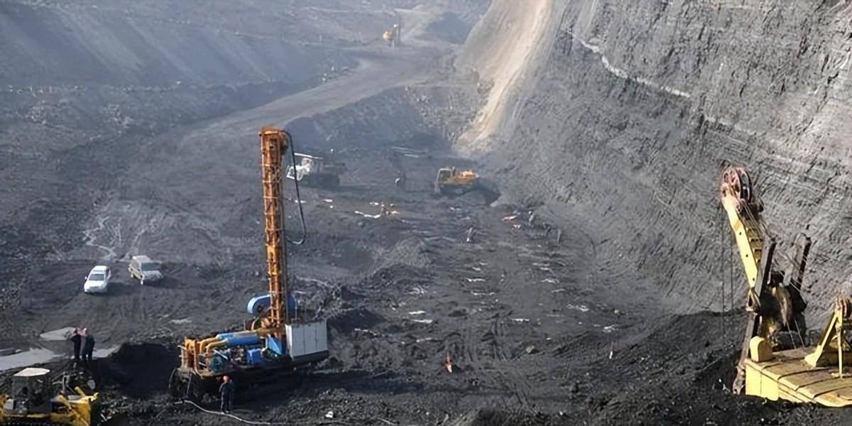 2008年,陕西发现远景储量达10000亿吨的世界头号煤田
