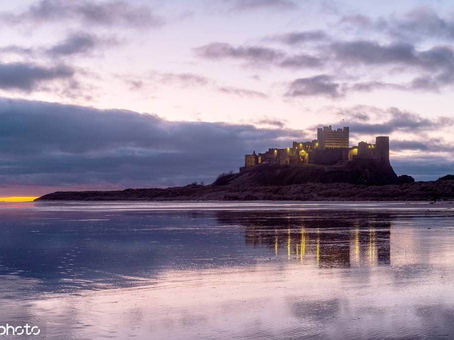 英国诺森伯兰郡 巴姆伯格城堡日出尽显壮观搜狐大视野搜狐新闻