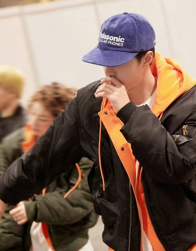 王一博喜获帽子哥,戴出品味与潮流,街舞笑梗的余温停不下来_网友_舞台