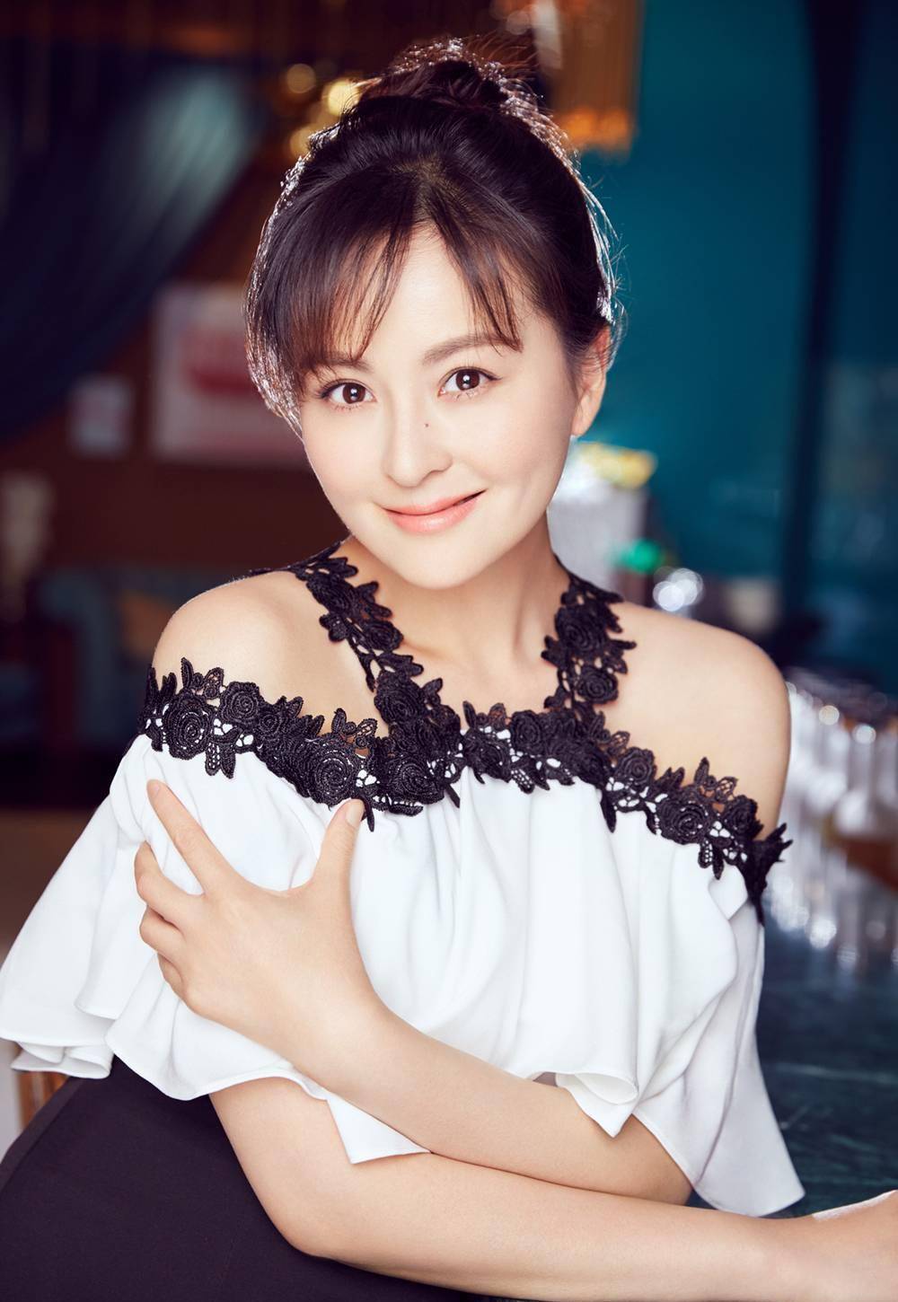 娱乐圈"最干净女演员",被富商苦追10年才嫁,今和女儿被宠如宝_戴娇倩