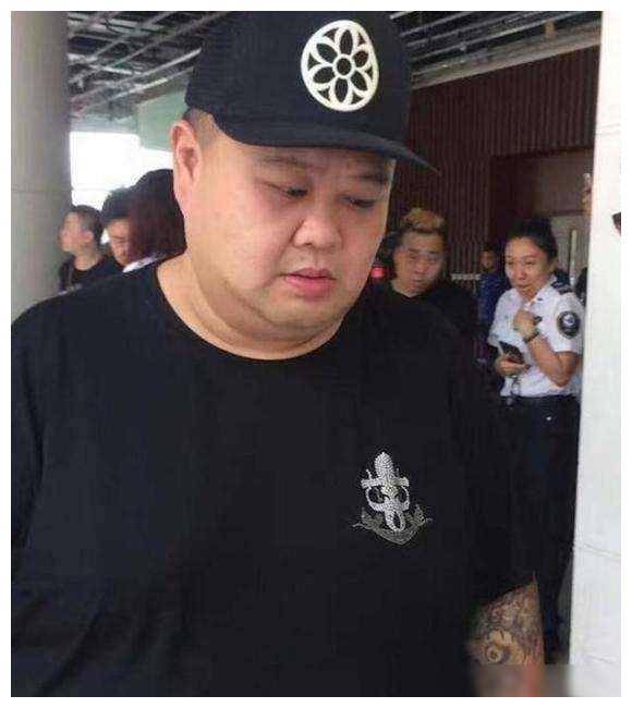 孙越,被欺负却是真大人物,岳云鹏也黯然失色._故事_笑声_合作