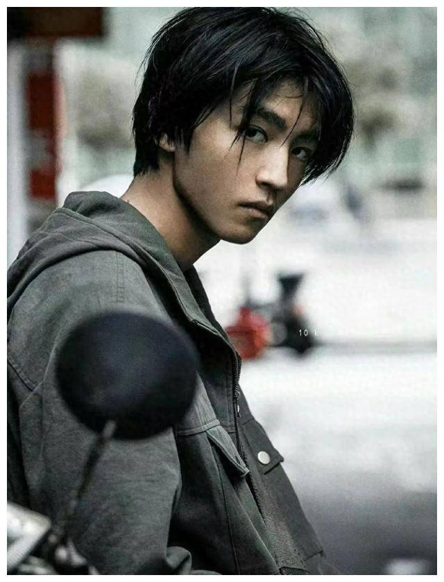 王俊凯演绎孟超,断桥征途,引发观众共鸣_生活_命运_黑暗