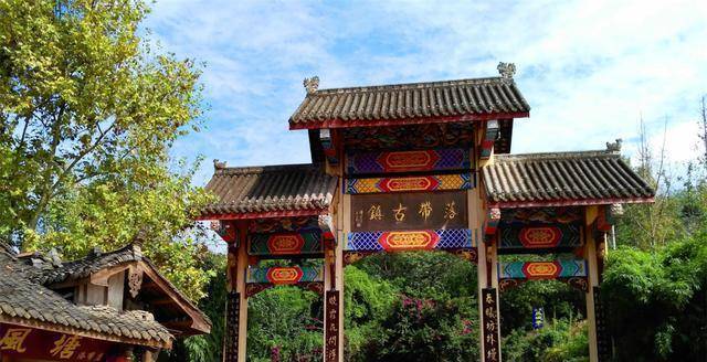 龙泉山脉,桃花乡,洛带,金龙长城是景区的精华,相比于其他景区以自然